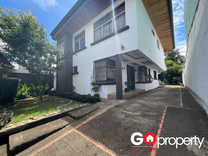 Venta Casa Amplia en San Pablo de Heredia
